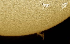 21_09_05 Sunspot group and prominence